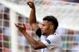 Serge Gnabry góp công mang 3 điểm về cho U21 Đức. (Nguồn: dw)