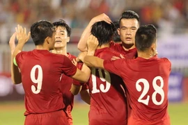 Đội tuyển Việt Nam gặp Indonesia để chuẩn bị cho AFF Cup 2016. (Ảnh: Quang Nhựt/TTXVN)