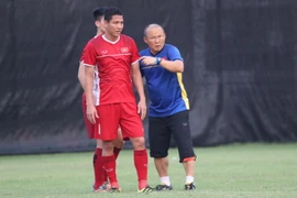 Thầy trò HLV Park Hang-seo đứng trước cơ hội làm nên lịch sử. (Ảnh: Hoàng Linh/TTXVN)