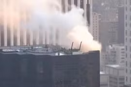 Khói bốc lên tại Tháp Trump. (Nguồn: NBC)