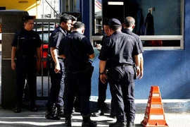 Cảnh sát Malaysia bảo vệ tại nơi lưu giữ thi thể ông Kim Jong-nam. (Nguồn: Reuters)