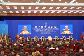 Thứ trưởng Bộ Quốc phòng Nguyễn Chí Vịnh phát biểu tại Diễn đàn Hương Sơn. (Ảnh: Tường Thu/TTXVN)