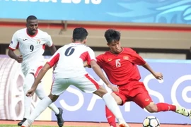 U19 Việt Nam (áo đỏ) thua ngược Jordan ở trận ra quân. (Nguồn: AFC)