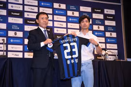 Cận cảnh Công Phượng chính thức ra mắt câu lạc bộ Incheon United