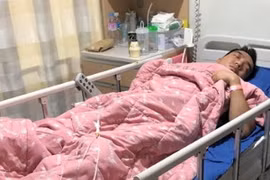 Anh Đỗ Quốc Hưng, lao động Việt Nam bị thương nặng trong vụ nổ đang được điều trị. (Ảnh: Mạnh Hùng/Vietnam+)