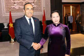 Chủ tịch Hạ viện Maroc Habib El Malki đón Chủ tịch Quốc hội Nguyễn Thị Kim Ngân. (Ảnh: Trọng Đức/TTXVN)