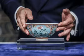 Chiếc bát cực hiếm từ đời nhà Thanh. (Nguồn: AFP)