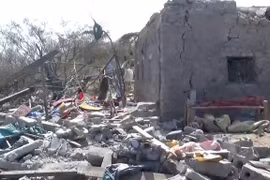 Cảnh đổ nát sau các vụ không kích ở Yemen. (Nguồn: AFP/Getty Images)