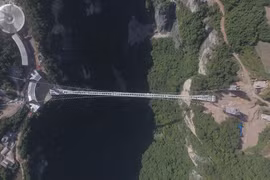Cây cầu Zhangjiajie Grand Canyon. (Nguồn: inhabitat.com)