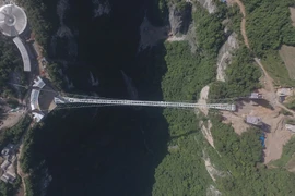 Cây cầu Zhangjiajie Grand Canyon. (Nguồn: inhabitat.com)