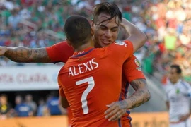 Vargas và Sanchez đua nhau hủy diệt Mexico. (Nguồn: Getty Images)