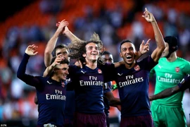 Arsenal giành vé vào chung kết Europa League.