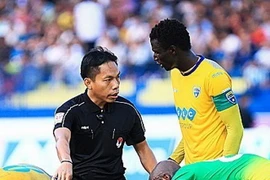 Pape Omar Faye bị cấm thi đấu 3 trận. (Ảnh: Trọng Đạt/TTXVN)