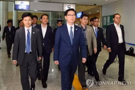 Thứ trưởng Bộ Thống nhất Hàn Quốc Chun Hae Sung dẫn đầu đoàn thị sát. (Nguồn: Yonhap)