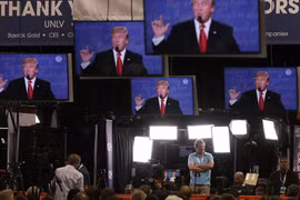 Truyền thông Mỹ đưa tin về cuộc tranh luận giữa ông Trump và bà Hillary. (Nguồn: Getty Images)