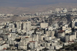 Toàn cảnh khu định cư Do Thái Maale Adumim (phía sau) ở Khu Bờ Tây. (Ảnh: AFP/TTXVN)