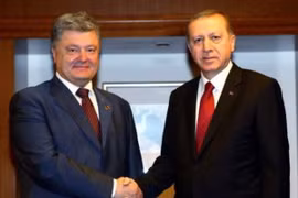 Tổng thống Thổ Nhĩ Kỳ Erdogan và Tổng thống Ukraine Poroshenko gặp nhau hồi tháng 8. (Nguồn: Reuters)