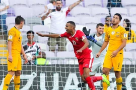 Đương kim vô địch (Australia (áo vàng) thua sốc. (Nguồn: AFC)