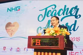 Tiến sỹ Đinh Quang Nương, Phó tổng giám đốc NHG phát biểu khai mạc 'Lễ tri ân và vinh danh Teacher Award 2018.'