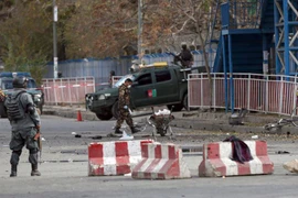 Hiện trường một vụ nổ ở Kabul. (Nguồn: AP)