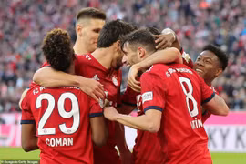Bayern hủy diệt Dortmund.