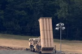 Hệ thống Phòng thủ tên lửa tầm cao giai đoạn cuối (THAAD) được triển khai tại Seongju, Hàn Quốc ngày 30/5. (Nguồn: YONHAP/TTXVN)