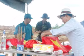 Quy tập, cất bốc các hài cốt liệt sỹ. (Ảnh minh họa: Thanh Thủy-TTXVN)