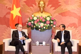 Phó Chủ tịch Quốc hội Đỗ Bá Tỵ tiếp Bộ trưởng Ngoại giao và Tôn giáo Cộng hòa Argentina Jorge Faurie. (Ảnh: Trọng Đức/TTXVN)