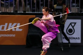 Thúy Vy biểu diễn bài thi ở nội dung thương thuật. (Ảnh: Quốc Khánh/TTXVN)