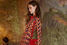 [Video] Người mẫu siêu gầy không còn "đất" ở các show diễn