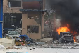 Hiện trường một vụ đánh bom ở Mogadishu. (Nguồn: Al Manar)