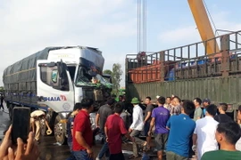 Hiện trường vụ tai nạn tại xã Diễn Yên, huyện Diễn Châu, tỉnh Nghệ An. (Ảnh: TTXVN phát)