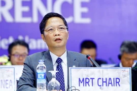 Bộ trưởng Bộ Công Thương Trần Tuấn Anh trả lời các câu hỏi của phóng viên tại cuộc họp báo. (Ảnh: An Đăng/TTXVN)