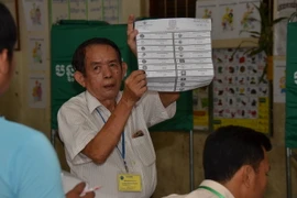 Quang cảnh kiểm phiếu tại một phòng bỏ phiếu. (Ảnh: TTXVN)