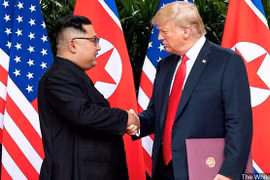 Tổng thống Mỹ Donald Trump và nhà lãnh đạo Triều Tiên Kim Jong-un tại cuộc gặp ở Singapore. (Nguồn: Nhà Trắng)