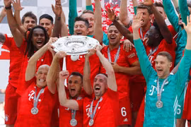 Cận cảnh Bayern thắng hủy diệt, lần thứ 29 lên ngôi Bundesliga
