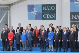 Lãnh đạo các nước thành viên NATO chụp ảnh chung tại hội nghị thượng đỉnh NATO ngày 11/7. (Nguồn: AFP/TTXVN)
