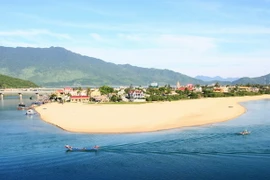 Một góc vịnh Lăng Cô. (Ảnh: Huy Hùng/TTXVN)