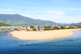 Một góc vịnh Lăng Cô. (Ảnh: Huy Hùng/TTXVN)