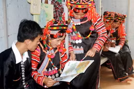 Cấp 18 ấn phẩm báo, tạp chí cho vùng dân tộc thiểu số và miền núi