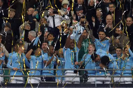 Manchester City giành danh hiệu đầu tiên ở mùa này.