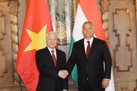 Thủ tướng Hungary Viktor Orbán đón Tổng Bí thư Nguyễn Phú Trọng. (Ảnh: Trí Dũng/TTXVN)
