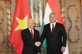 Thủ tướng Hungary Viktor Orbán đón Tổng Bí thư Nguyễn Phú Trọng. (Ảnh: Trí Dũng/TTXVN)