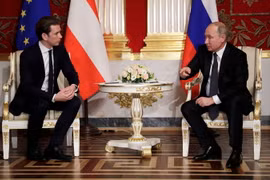 Tổng thống Nga Vladimir Putin và Thủ tướng Áo Sebastian Kurz. (Nguồn: AP)