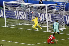 Pha lậ công giúp Ronaldo cán mốc mới. (Nguồn: AP)