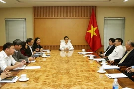 Phó Thủ tướng Vũ Đức Đam chủ trì cuộc họp về đề án tái cơ cấu ngành du lịch. (Ảnh: An Đăng/TTXVN)