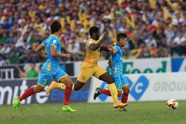 FLC Thanh Hóa (áo vàng) giành vị trí á quân V-League 2018. (Ảnh: Trọng Đạt/TTXVN)