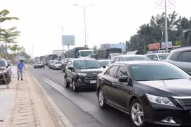 Giải tỏa ùn tắc giao thông qua cầu Rạch Miễu những ngày giáp Tết