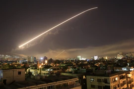 Hình ảnh Mỹ bắn tên lửa vào Syria. (Nguồn: AP)