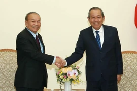 Phó Thủ tướng Thường trực Chính phủ Trương Hoà Bình đã tiếp Bộ trưởng Bộ Lễ nghi và Tôn giáo Campuchia, ngài Him Chhem. (Ảnh: Doãn Tấn/TTXVN)